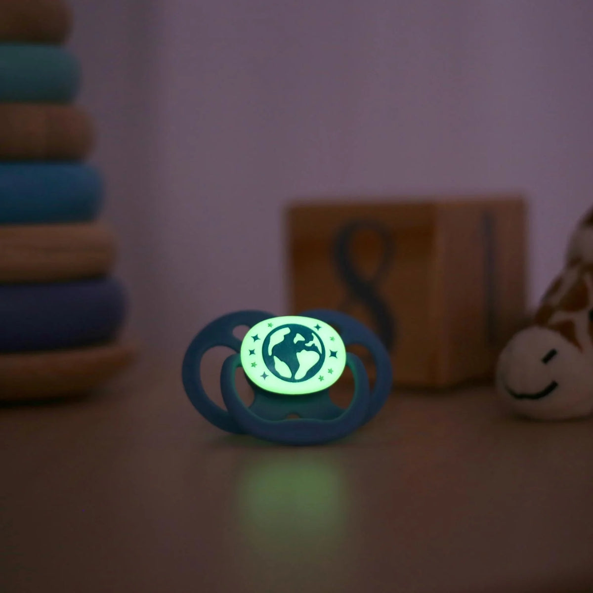 Dr. Brown’s Advantage Glow-in-the-Dark Pacifiers 6-18M Pack of 2 Blue Nature - Glow-in-the-Dark Design