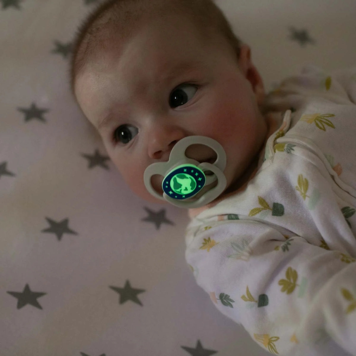 Dr. Brown’s Advantage Glow-in-the-Dark Pacifiers 6-18M Pack of 2 Purple Nature - Gentle Breathable Shield
